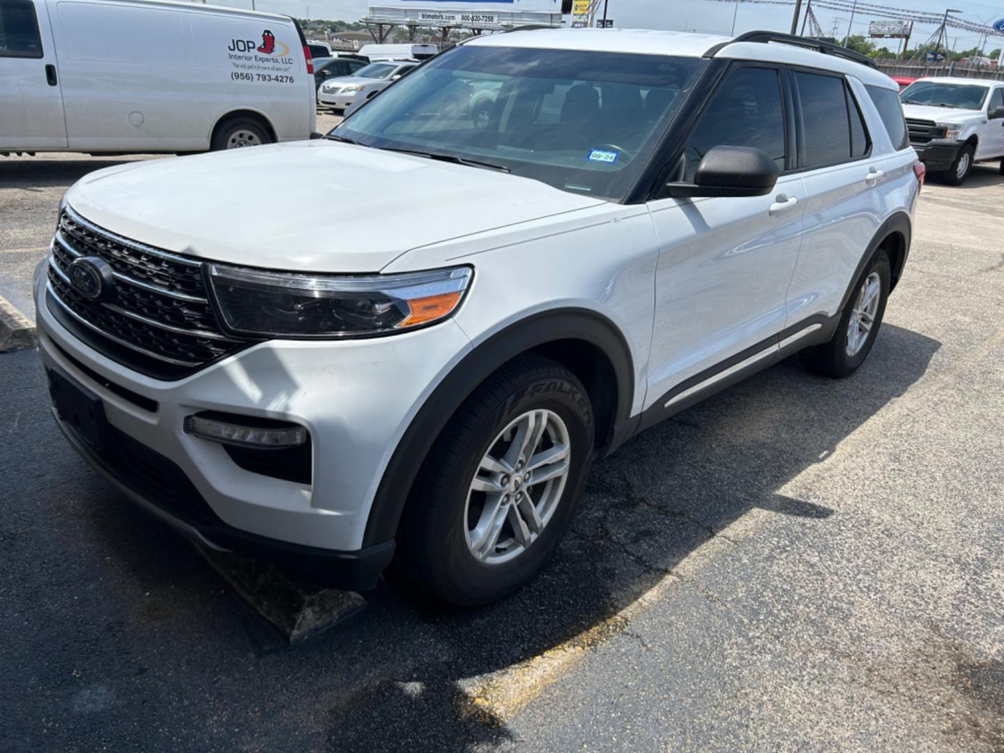 2020 White Ford Explorer XLT AWD (1FMSK8DHXLG) with an 2.3L L4 DOHC 16V engine, 10A transmission, located at 1687 Business 35 S, New Braunfels, TX, 78130, (830) 625-7159, 29.655487, -98.051491 - Photo#0